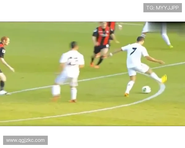 亚马尔油炸丸子过人助攻 费尔明脚后跟传球演绎完美配合