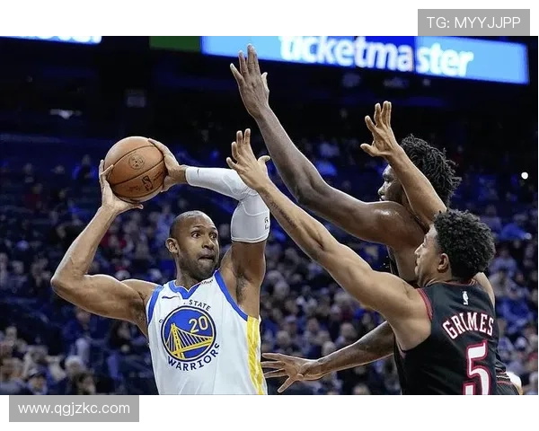 老将霍福德因右腿筋拉伤缺席第四节将进入每日观察状态